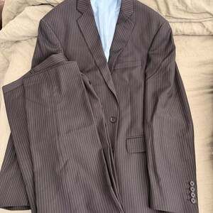 Charles Tyrwhitt Pinstripe Tailored Fit Suit 40L